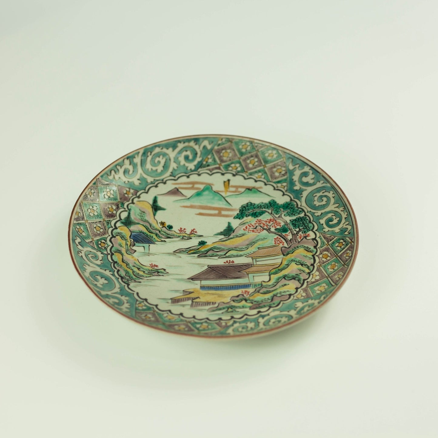 Assiette Kutaniyaki ère Meiji (1900, 17 cm)