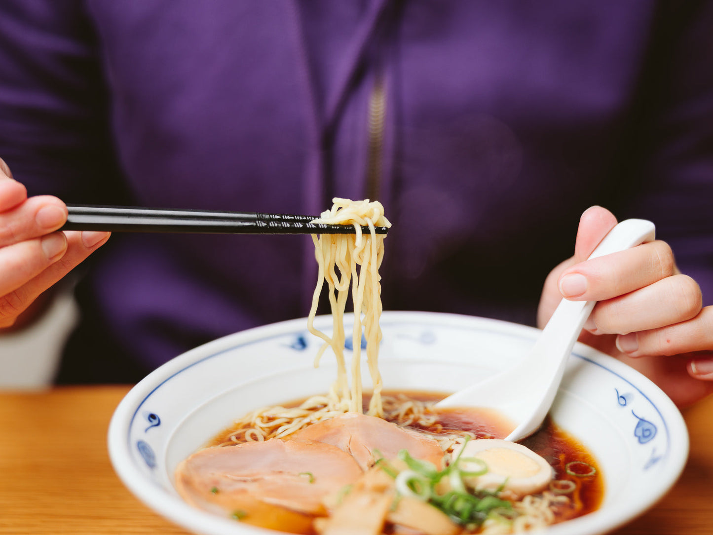 Cuillère à ramen en porcelaine